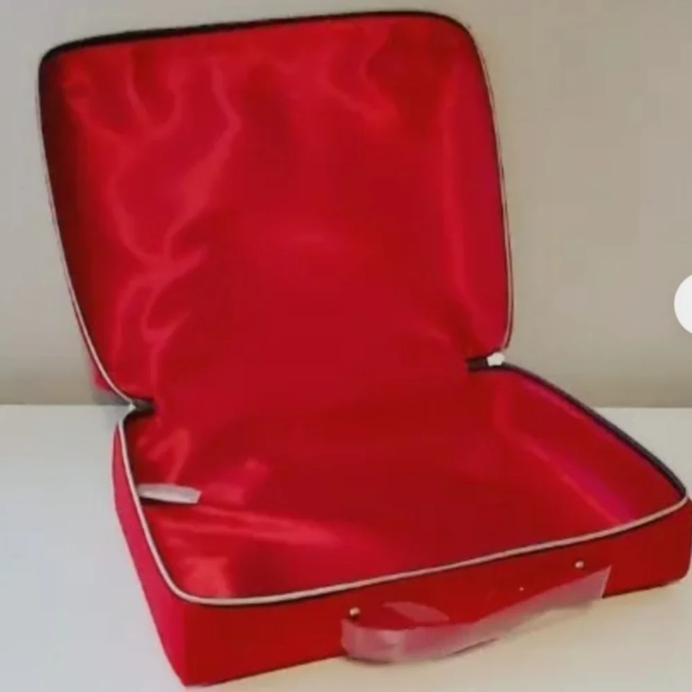Estee Lauder Red Velvety Bow Holiday Travel/Makeup Bag